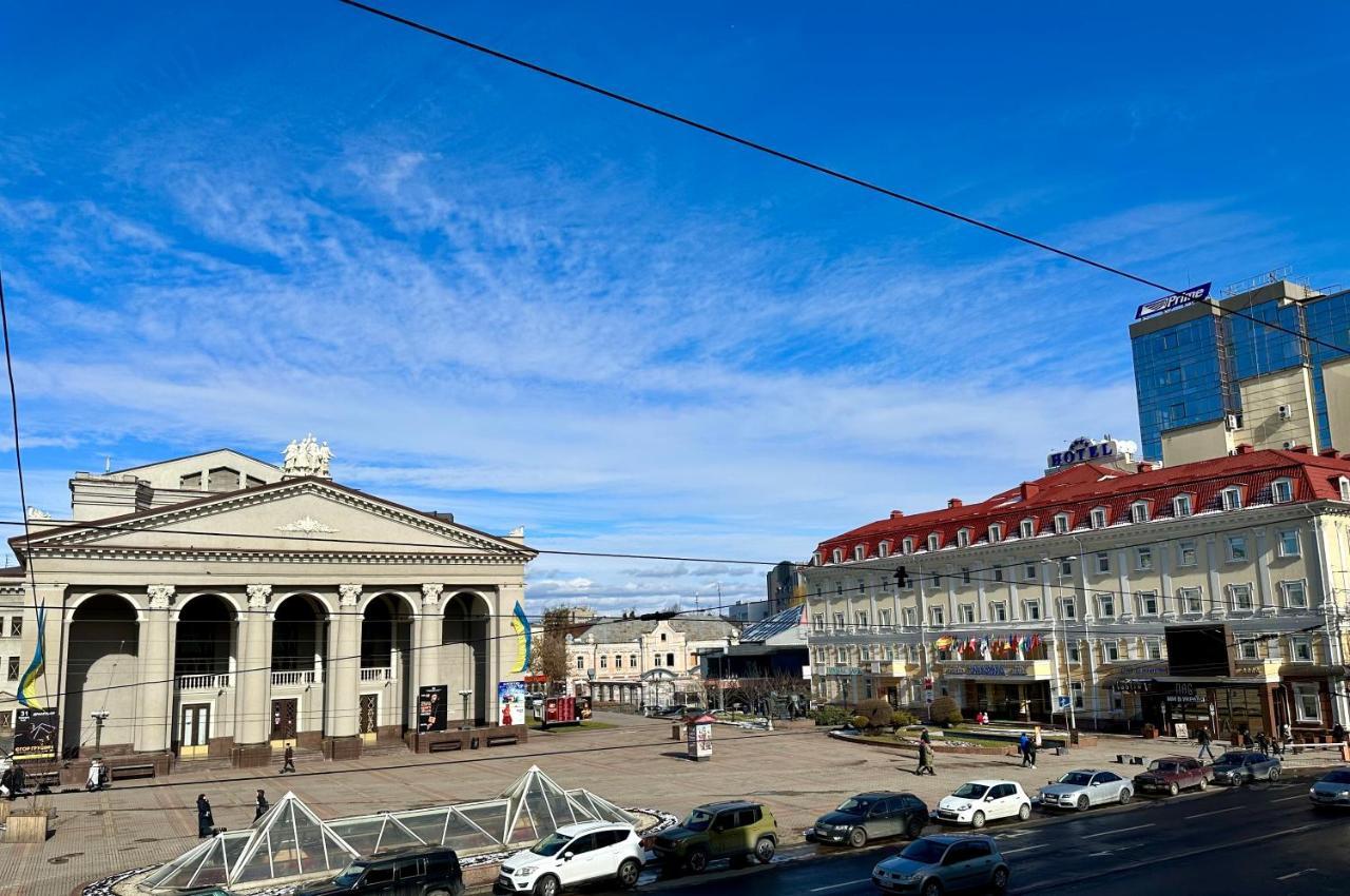 Lux Apartments In The City Center With A Coffee Machine, View Of A Theater, Near Zlata Plaza Rivne Kültér fotó